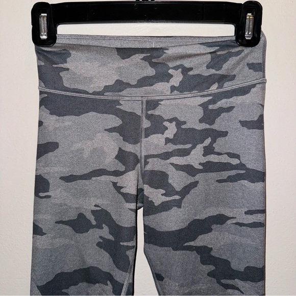 Athleta Girl Chit Chat Capri Leggings and Under Armour Leggings Size Large 12 - Picture 5 of 16